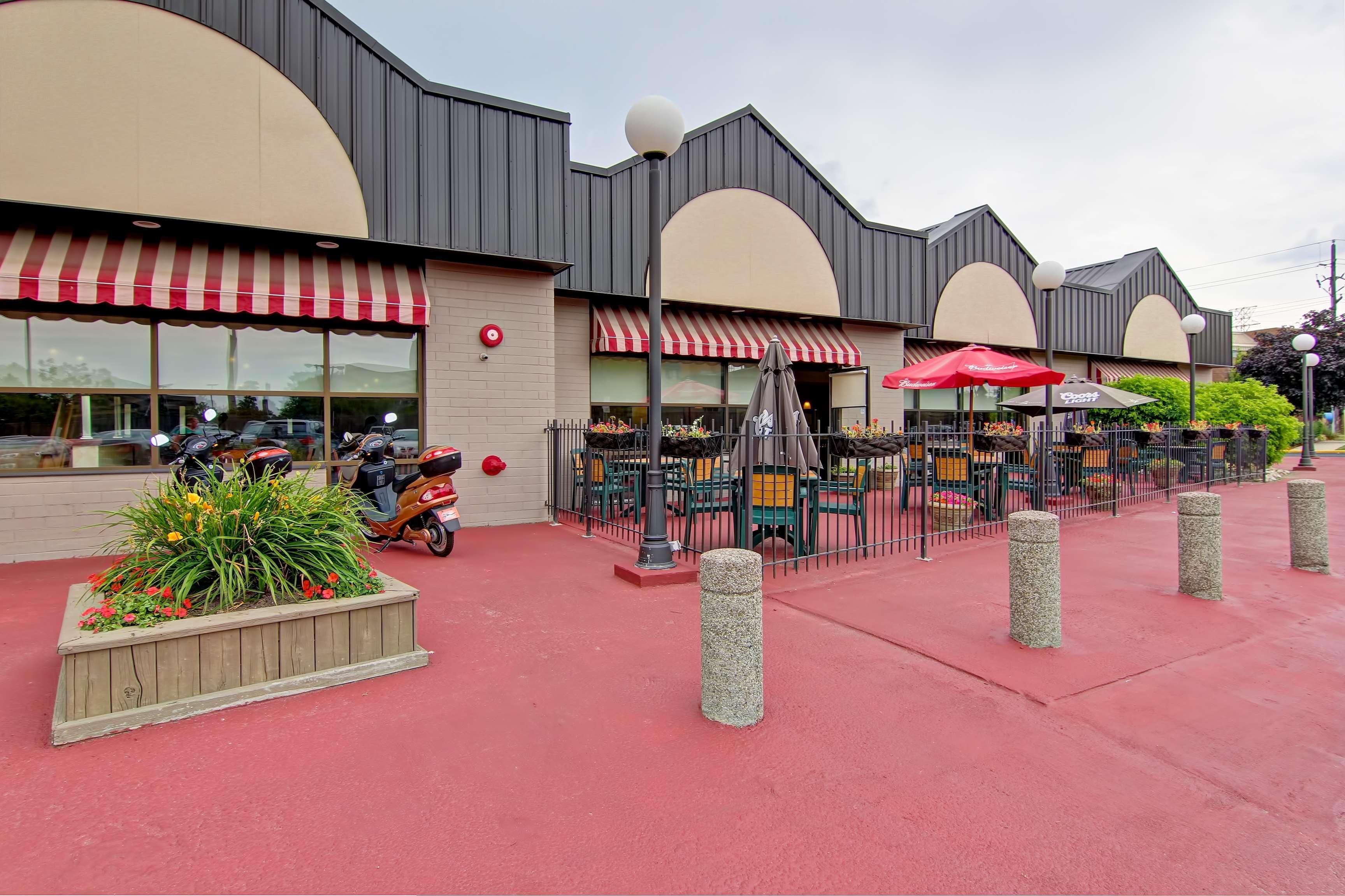 Best Western Plus Toronto North York Hotel & Suites Exterior photo