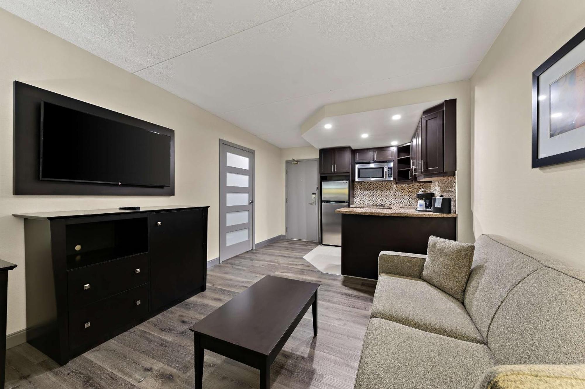 Best Western Plus Toronto North York Hotel & Suites Exterior photo