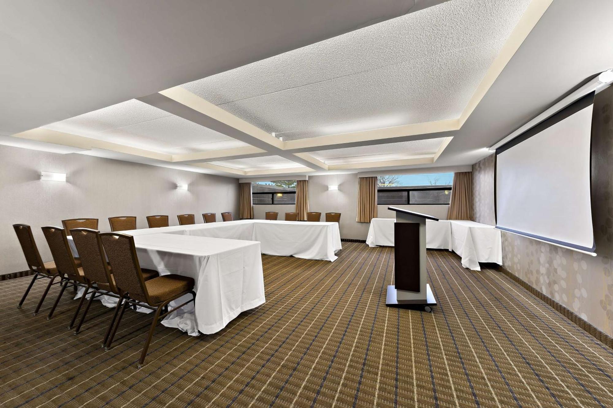 Best Western Plus Toronto North York Hotel & Suites Exterior photo