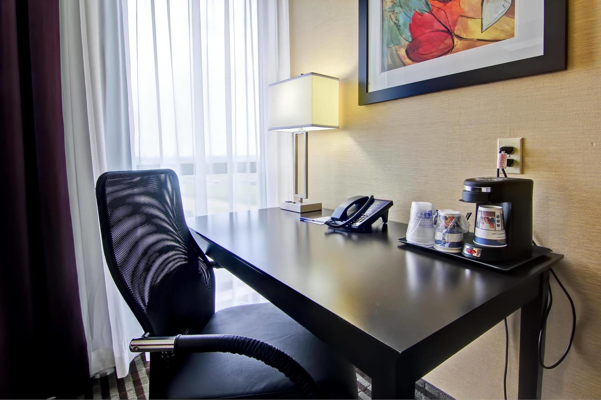 Best Western Plus Toronto North York Hotel & Suites Exterior photo